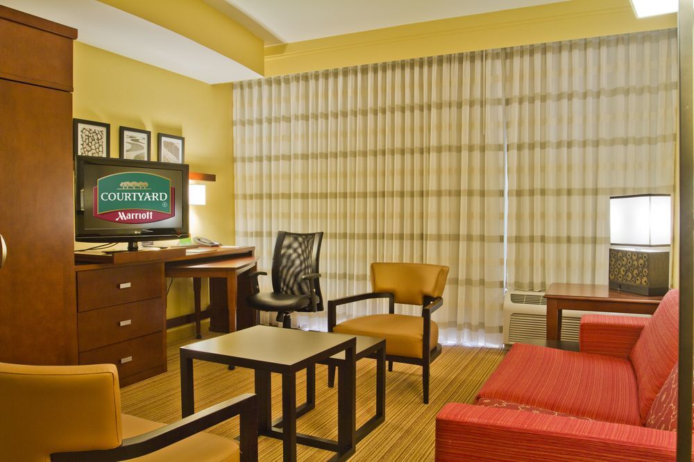 Courtyard Charlotte Concord Hotel Room photo